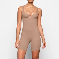 BUTT ENHANCING OPEN BUST BODYSUIT |-Skims Outlet