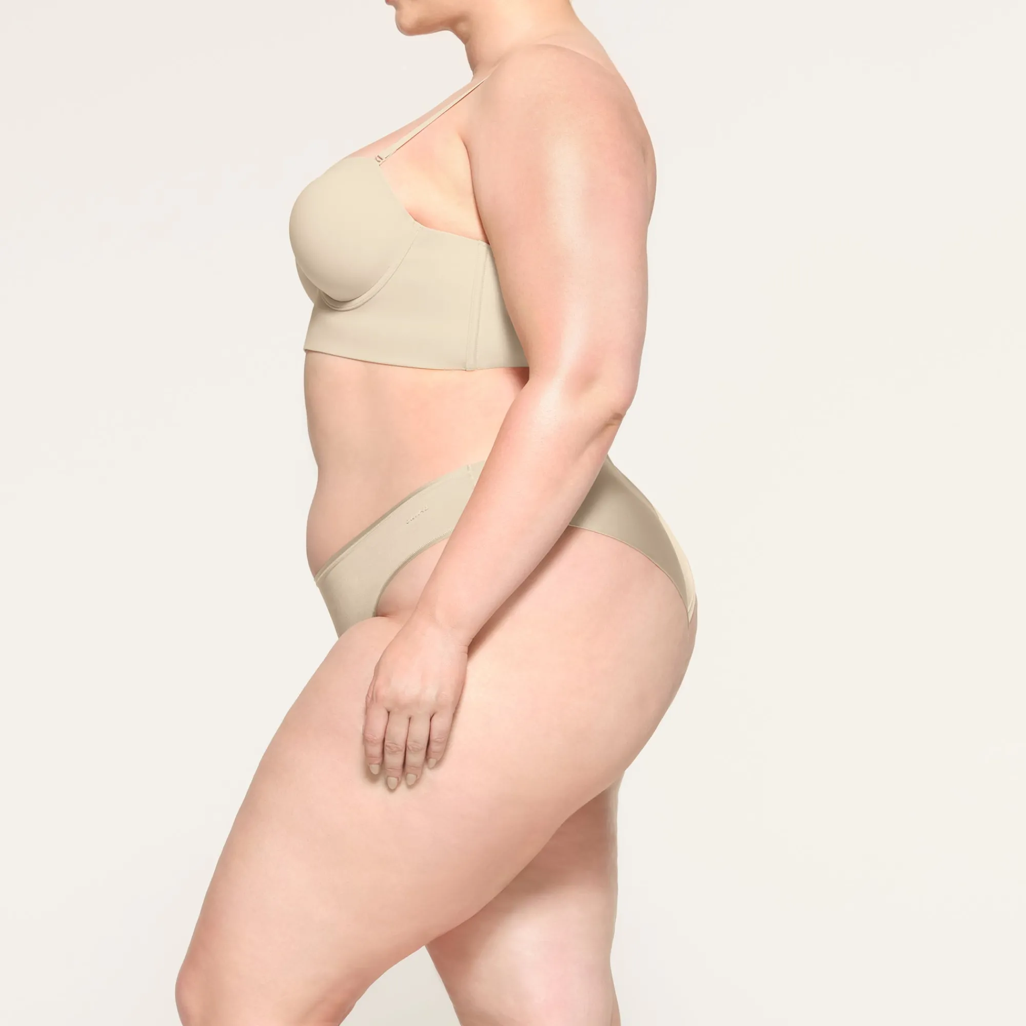 DEEP PLUNGE SHAPEWEAR BRA |-Skims Outlet