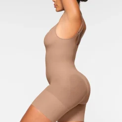 EVERYDAY SCULPT MID THIGH BODYSUIT |-Skims Hot