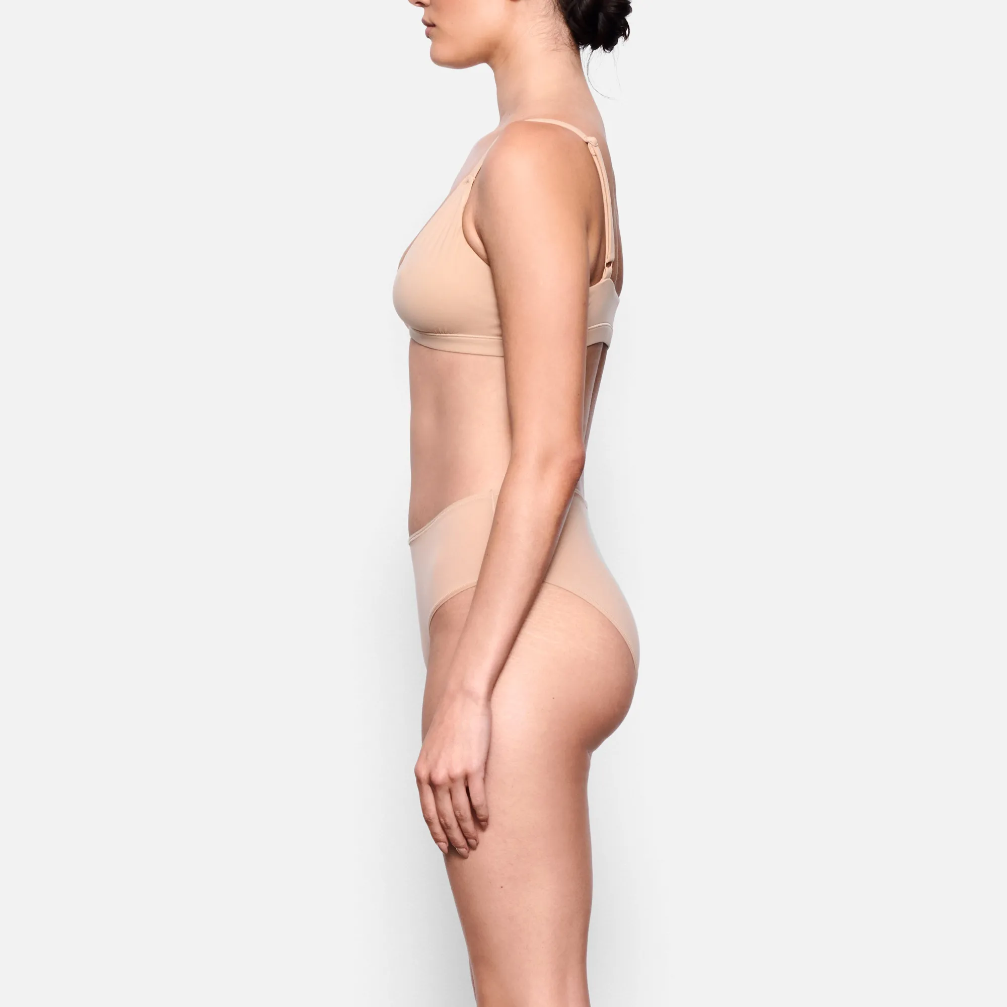 FITS EVERYBODY BRIEF |-Skims Hot
