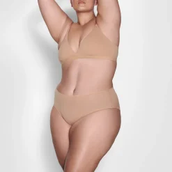 FITS EVERYBODY CROSSOVER BRALETTE |-Skims New