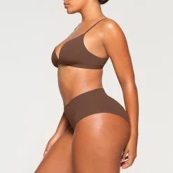 FITS EVERYBODY CROSSOVER BRALETTE |-Skims Clearance