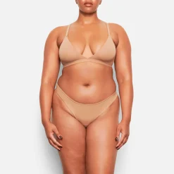 FITS EVERYBODY DIPPED FRONT THONG |-Skims Fashion
