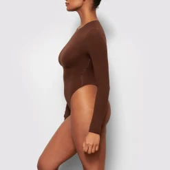 FITS EVERYBODY LONG SLEEVE CREW NECK BODYSUIT |-Skims Hot