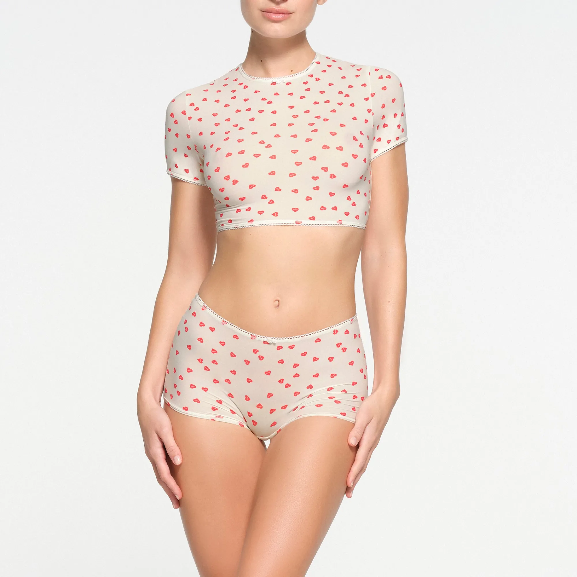 FITS EVERYBODY PICOT TRIM SUPER CROPPED T-SHIRT | RUBY HEART PRINT-Skims Best