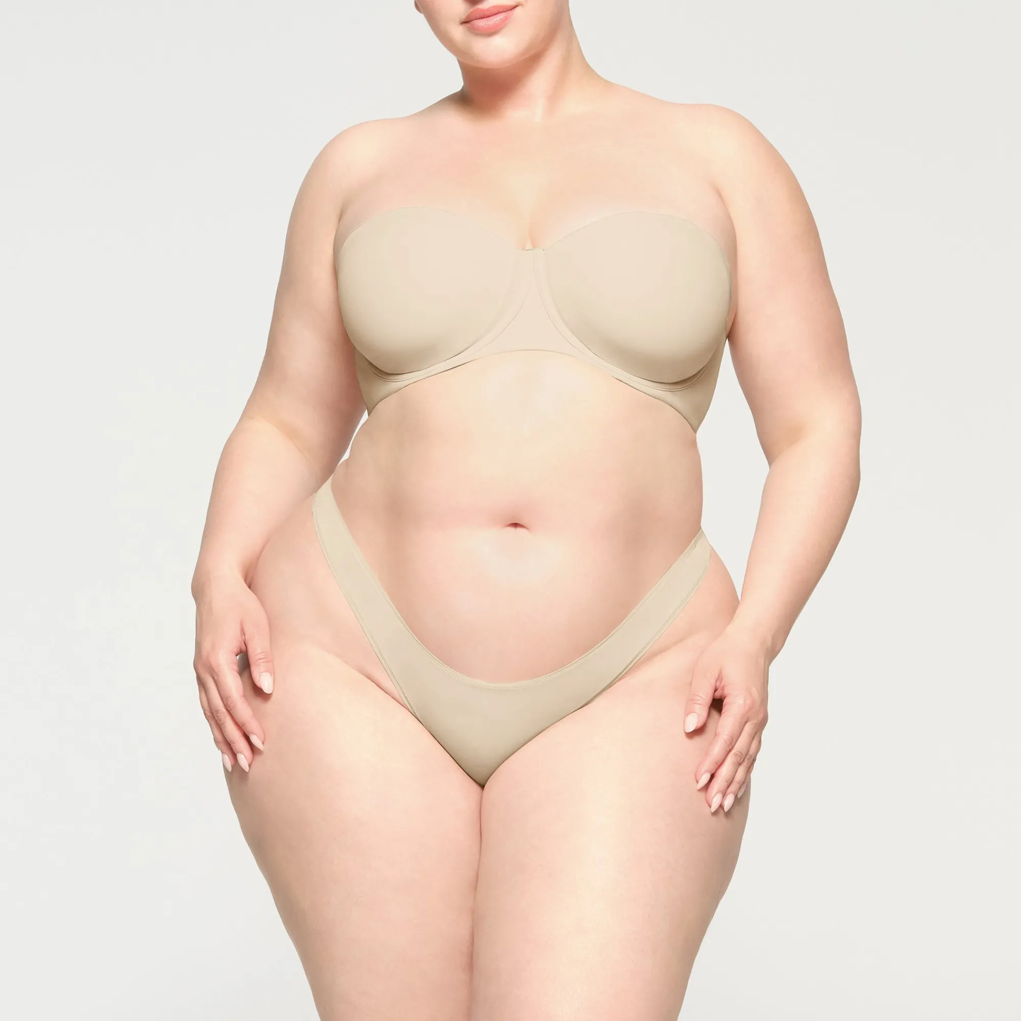FITS EVERYBODY STRAPLESS BRA |-Skims Hot