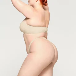 FITS EVERYBODY STRAPLESS BRA |-Skims Hot