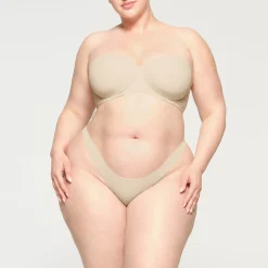 FITS EVERYBODY STRAPLESS BRA |-Skims Hot