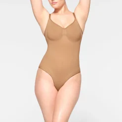SEAMLESS SCULPT BRIEF BODYSUIT |-Skims Clearance