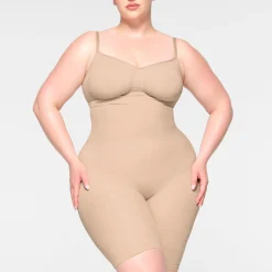 SEAMLESS SCULPT HIGH-WAISTED ABOVE THE KNEE SHORT |-Skims Hot