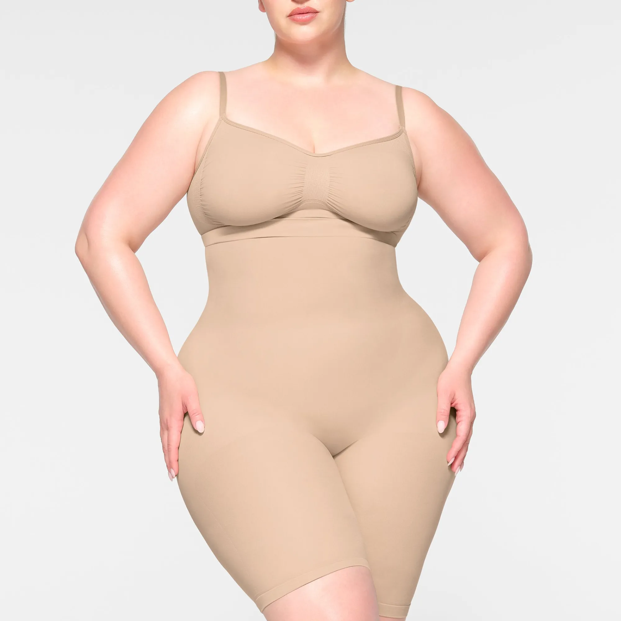 SEAMLESS SCULPT HIGH-WAISTED ABOVE THE KNEE SHORT |-Skims Hot
