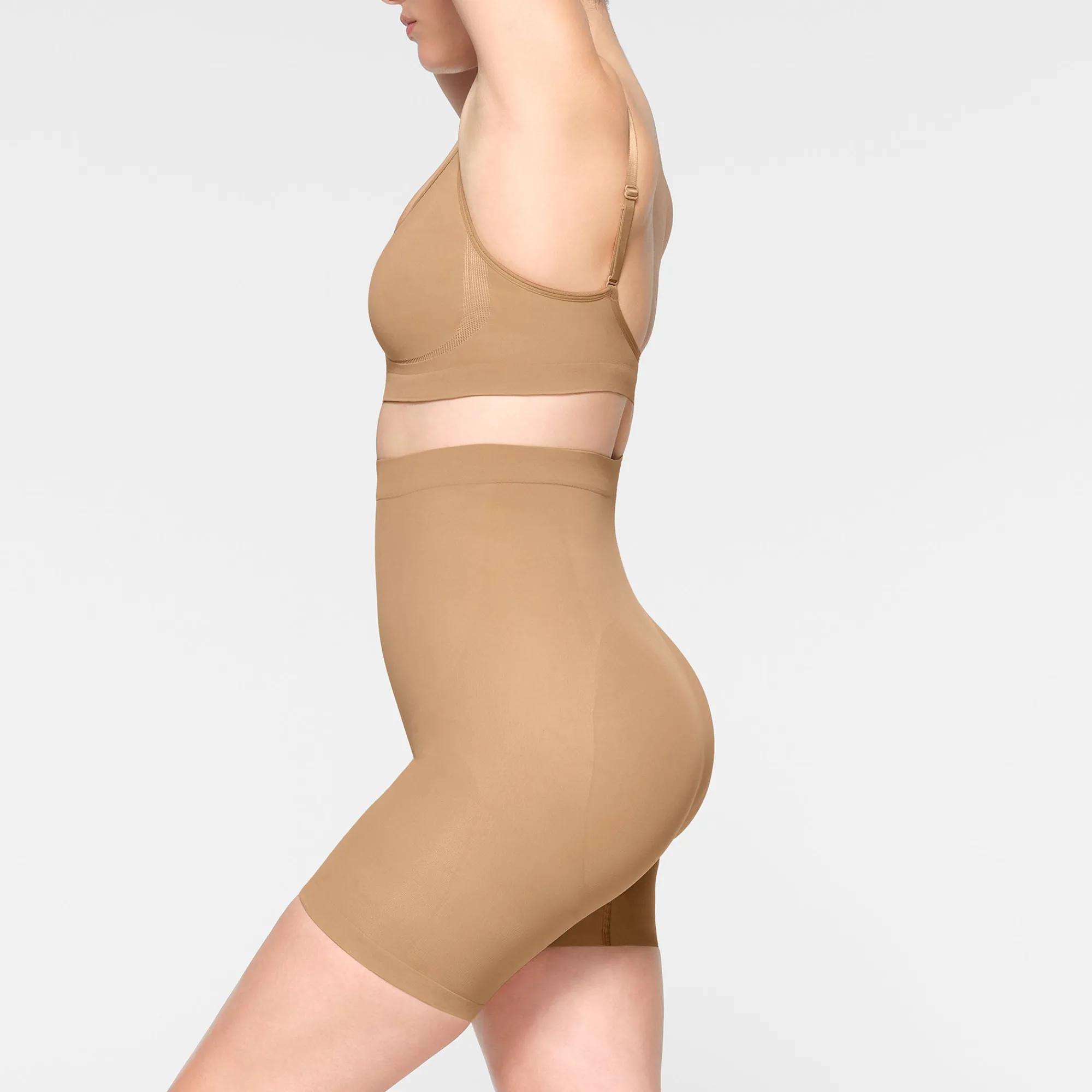 SEAMLESS SCULPT MID THIGH SHORT |-Skims Hot
