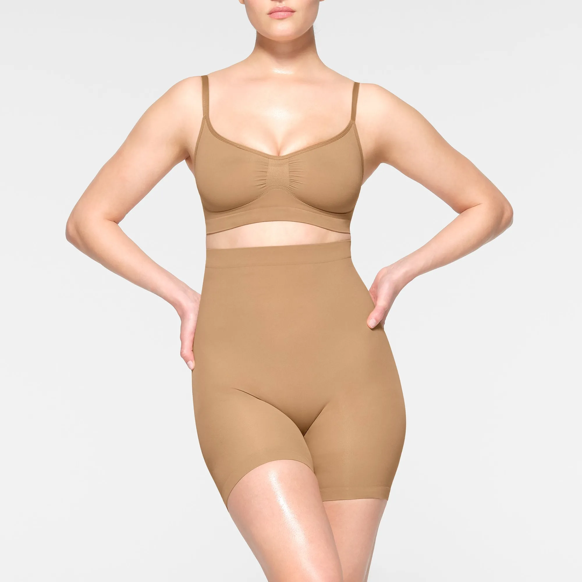 SEAMLESS SCULPT MID THIGH SHORT |-Skims Hot