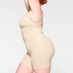 SEAMLESS SCULPT MID THIGH SHORT |-Skims Hot