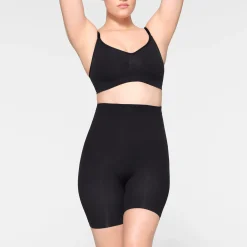 SEAMLESS SCULPT MID THIGH SHORT |-Skims Hot