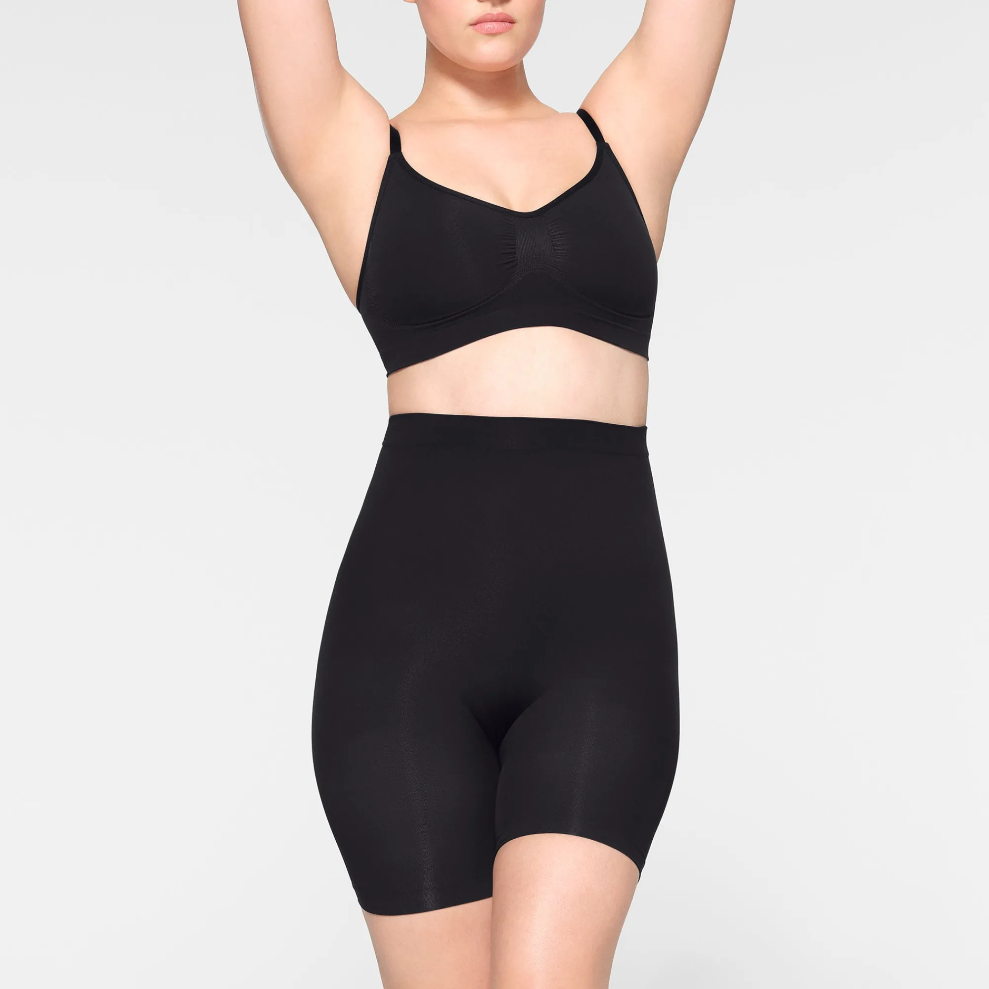 SEAMLESS SCULPT MID THIGH SHORT |-Skims Hot