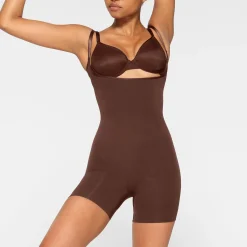 SEAMLESS SCULPT OPEN BUST SHORTIE BODYSUIT |-Skims Outlet
