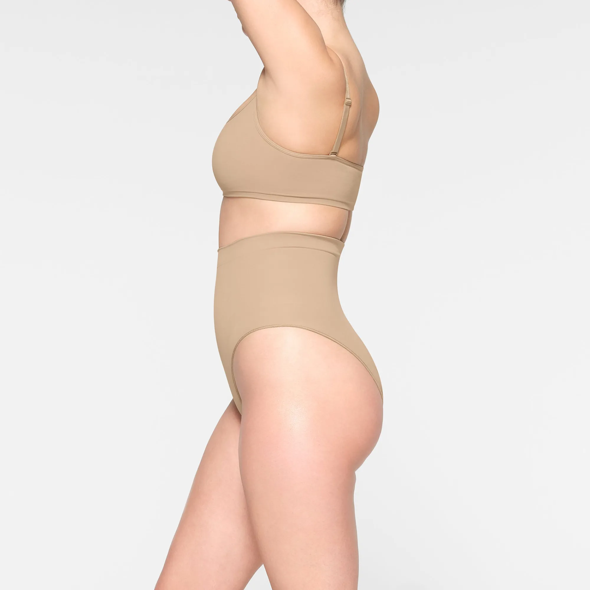 SEAMLESS SCULPT SCOOP NECK BRALETTE |-Skims New