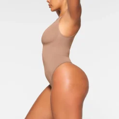 SEAMLESS SCULPT SCOOP NECK THONG BODYSUIT |-Skims Outlet