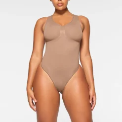 SEAMLESS SCULPT SCOOP NECK THONG BODYSUIT |-Skims Outlet
