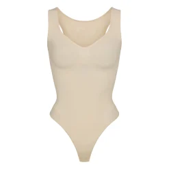SEAMLESS SCULPT SCOOP NECK THONG BODYSUIT |-Skims Hot