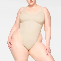 SEAMLESS SCULPT SCOOP NECK THONG BODYSUIT |-Skims Hot