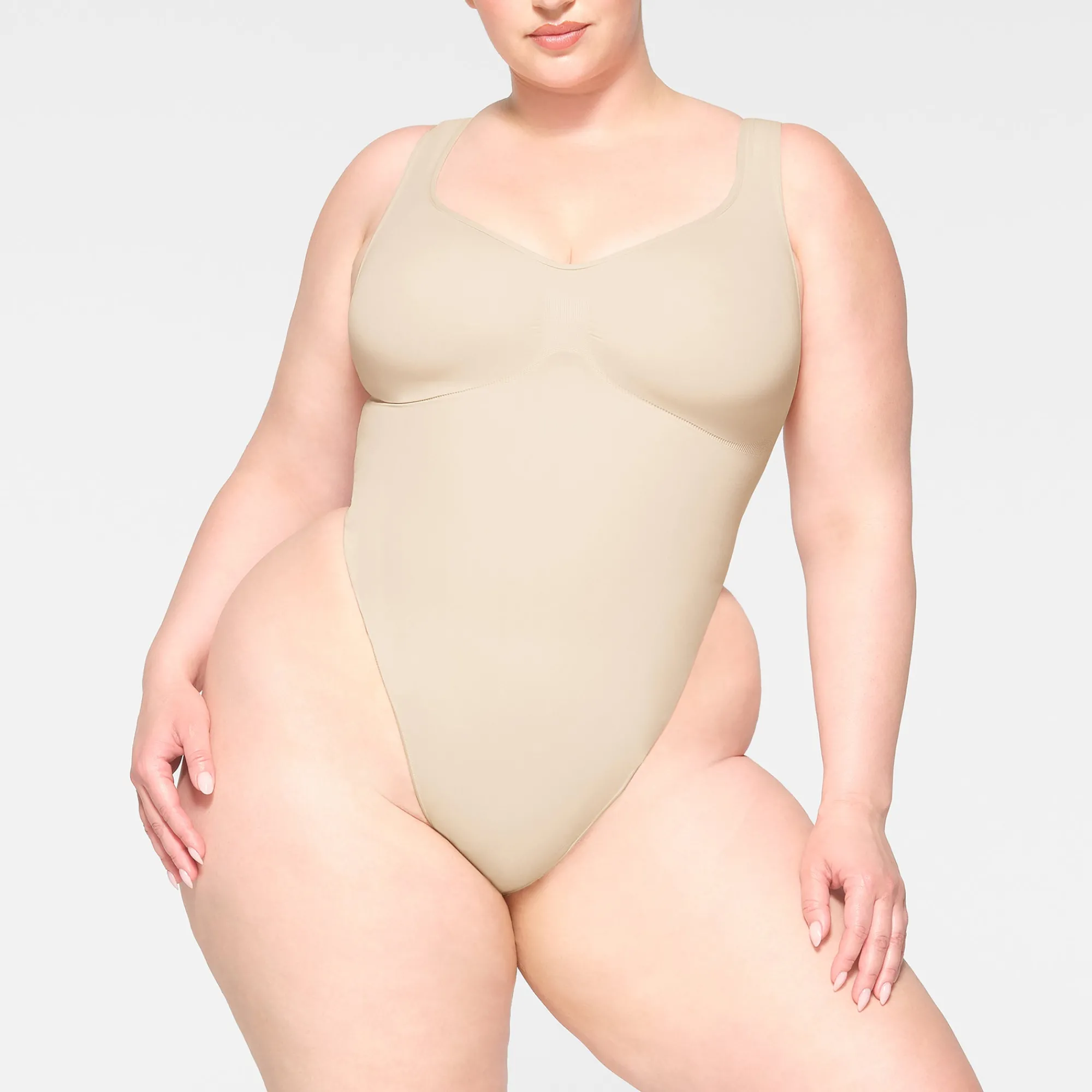 SEAMLESS SCULPT SCOOP NECK THONG BODYSUIT |-Skims Hot