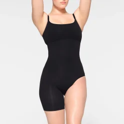 SEAMLESS SCULPT SOLUTION SHORT LEFT LEG EXPOSED |-Skims Hot