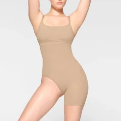 SEAMLESS SCULPT SOLUTION SHORT RIGHT LEG EXPOSED |-Skims Fashion