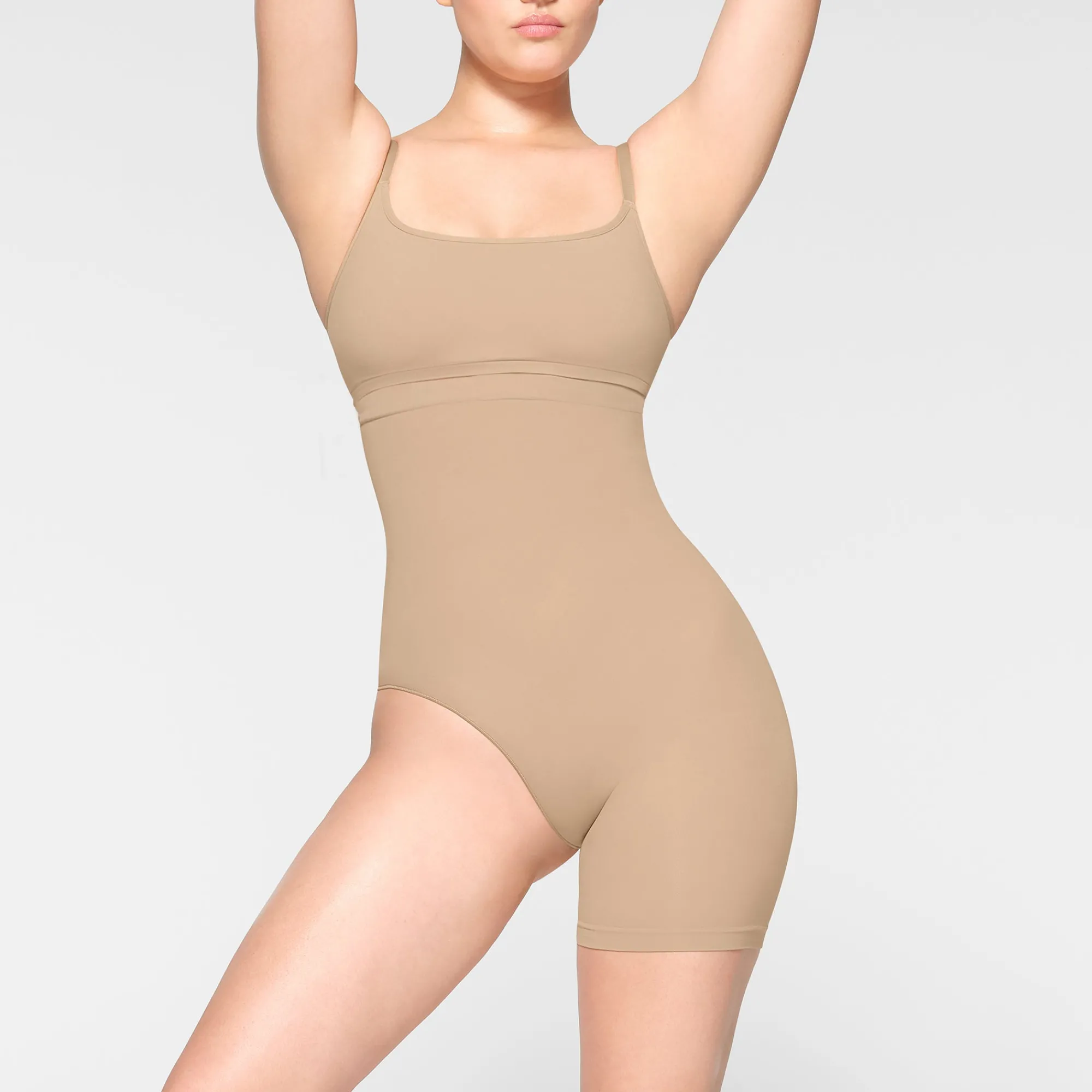 SEAMLESS SCULPT SOLUTION SHORT RIGHT LEG EXPOSED |-Skims Fashion