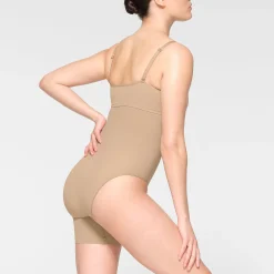 SEAMLESS SCULPT SOLUTION SHORT RIGHT LEG EXPOSED |-Skims Fashion