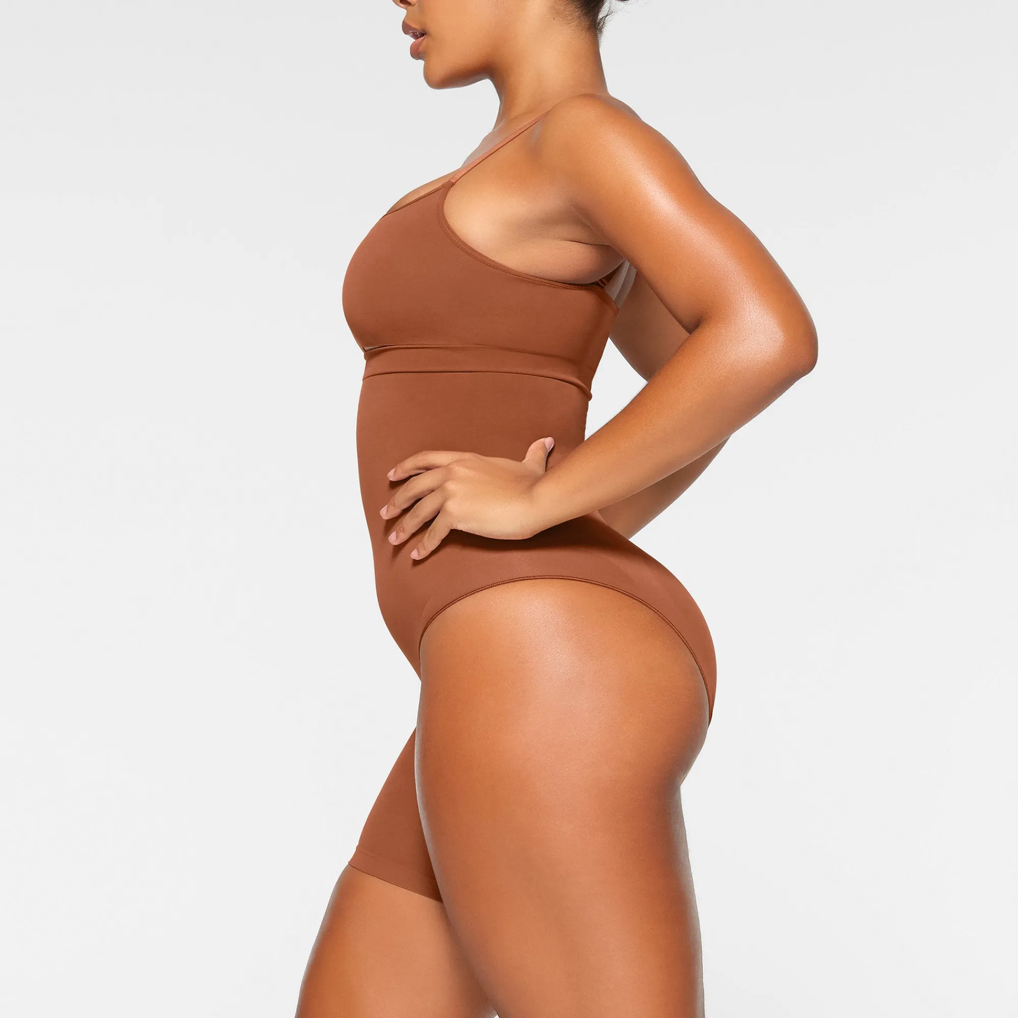SEAMLESS SCULPT SOLUTION SHORT LEFT LEG EXPOSED |-Skims Hot