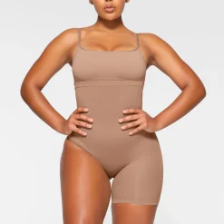 SEAMLESS SCULPT SOLUTION SHORT RIGHT LEG EXPOSED |-Skims Hot