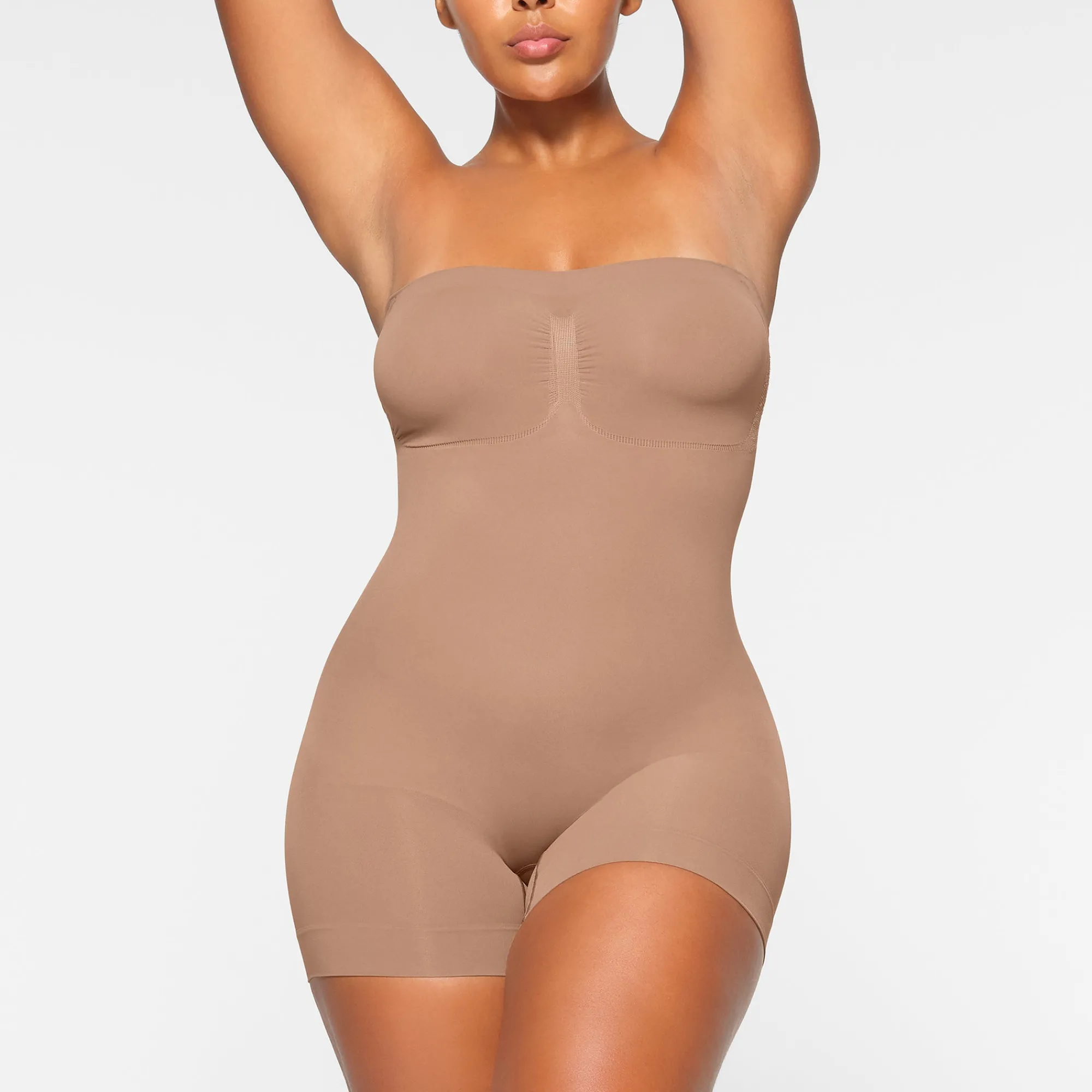 SEAMLESS SCULPT STRAPLESS SHORTIE BODYSUIT |-Skims Hot
