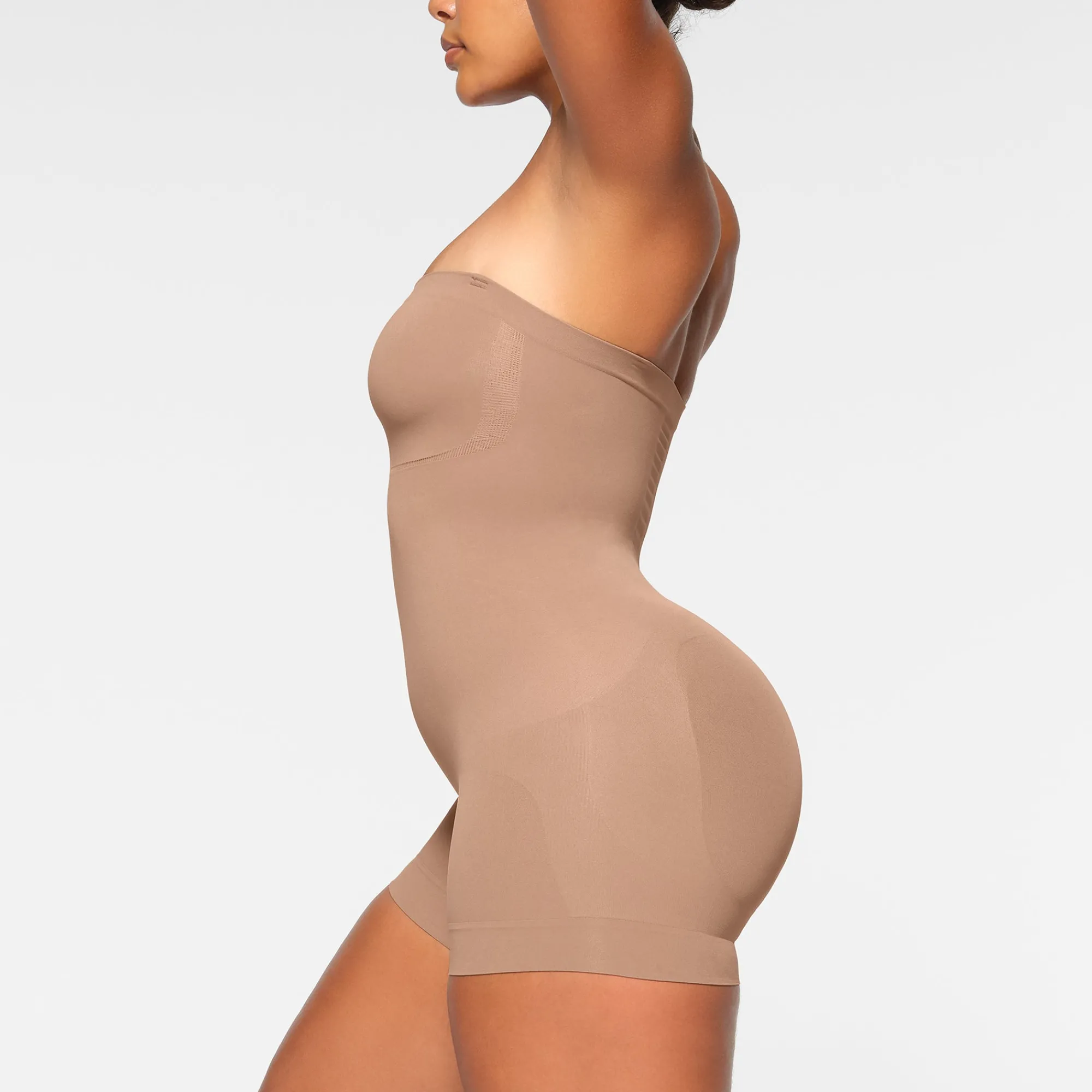 SEAMLESS SCULPT STRAPLESS SHORTIE BODYSUIT |-Skims Hot