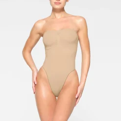 SEAMLESS SCULPT STRAPLESS THONG BODYSUIT |-Skims Clearance