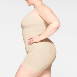 SEAMLESS SCULPT STRAPLESS SHORTIE BODYSUIT |-Skims Clearance