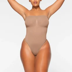 SEAMLESS SCULPT STRAPLESS THONG BODYSUIT |-Skims Best