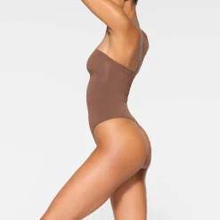 SEAMLESS SCULPT STRAPLESS THONG BODYSUIT |-Skims Fashion