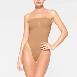 SEAMLESS SCULPT STRAPLESS THONG BODYSUIT |-Skims Sale