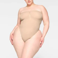 SEAMLESS SCULPT STRAPLESS THONG BODYSUIT |-Skims Outlet