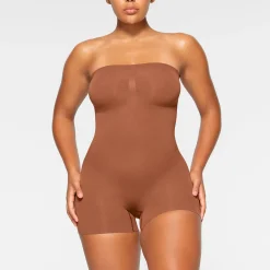 SEAMLESS SCULPT STRAPLESS SHORTIE BODYSUIT |-Skims Best