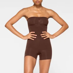 SEAMLESS SCULPT STRAPLESS SHORTIE BODYSUIT |-Skims Fashion