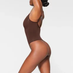 SEAMLESS SCULPT THONG BODYSUIT |-Skims Hot
