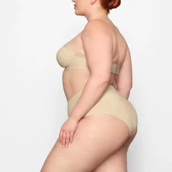 SMOOTHING INTIMATES UNLINED STRAPLESS BRA |-Skims Online