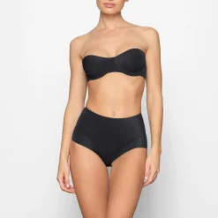 SMOOTHING INTIMATES UNLINED STRAPLESS BRA |-Skims Hot