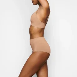 SOFT SMOOTHING SEAMLESS BOY SHORT |-Skims New