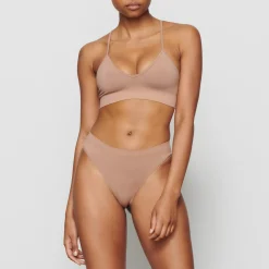 SOFT SMOOTHING SEAMLESS THONG |-Skims Clearance