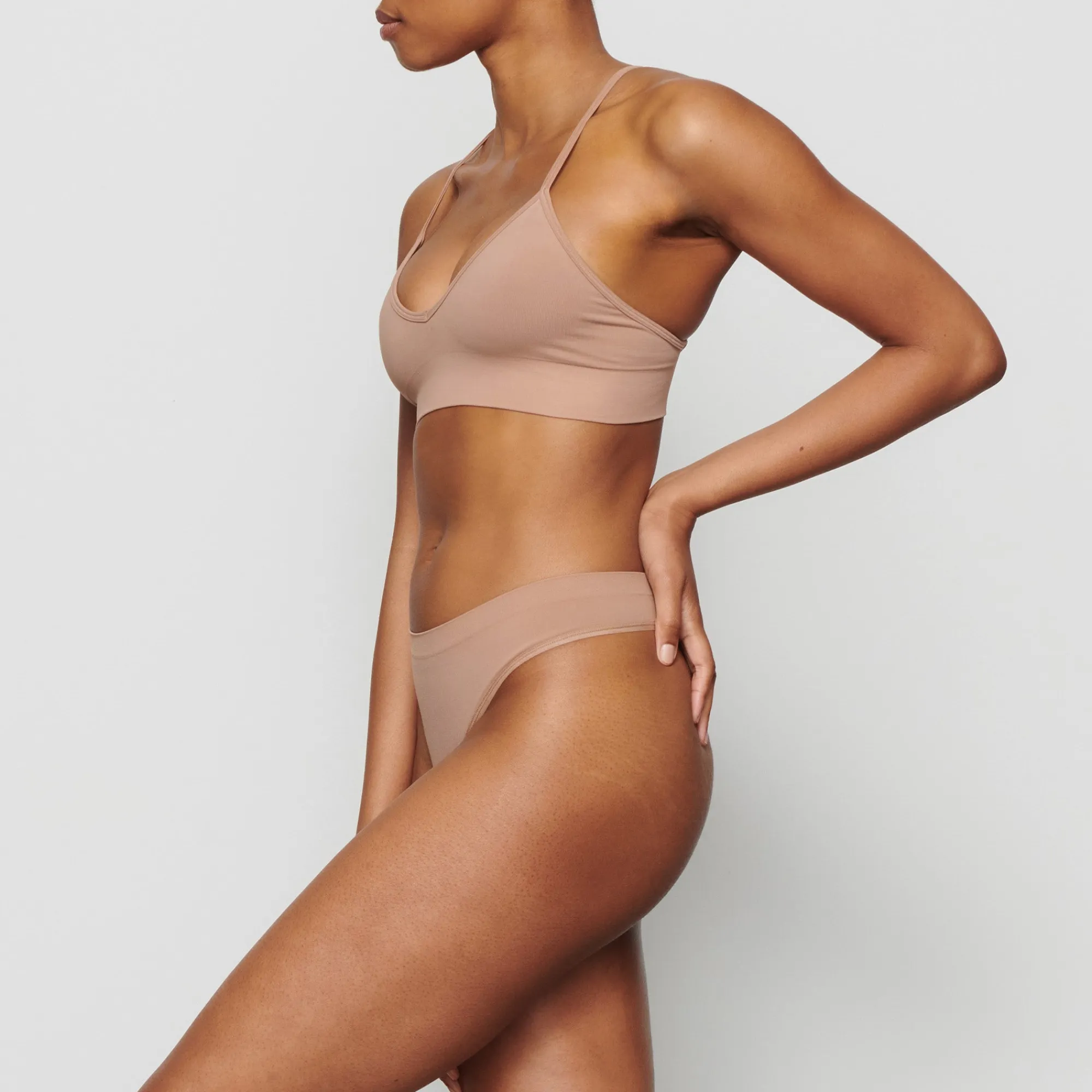 SOFT SMOOTHING SEAMLESS THONG |-Skims Clearance