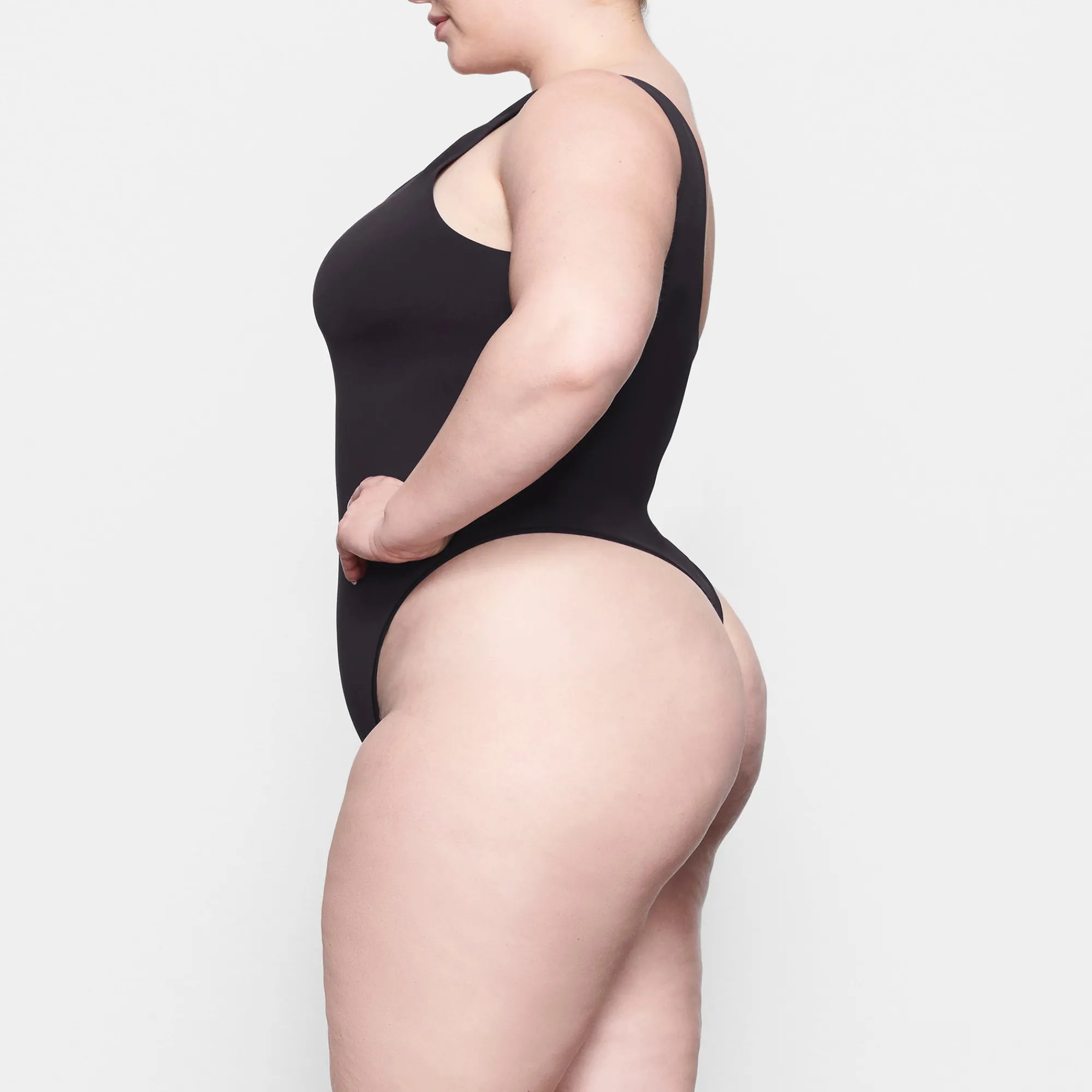 SOFT SMOOTHING SEAMLESS THONG BODYSUIT |-Skims Clearance